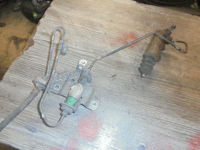 toyota avensis t27 2.0 d4d - clutch slave cylinder (09-12)