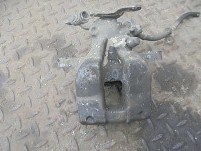 toyota avensis t27 2.0 d4d - drivers rear caliper