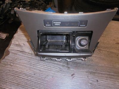 toyota avensis t27 - ashtray (09 -12)