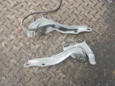 toyota avensis t27 - bonnet hinges (09-12)