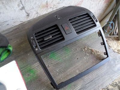 toyota avensis t27 - centre dash vent (2009-2012)