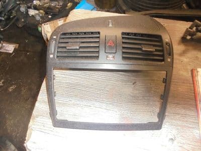 toyota avensis t27 - dash console (09 -12)