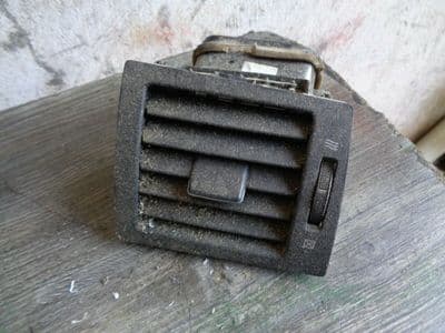 toyota avensis t27 - drivers dash vent (2009-2012)