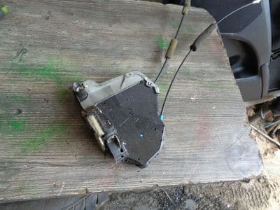 toyota avensis t27 - drivers rear door lock