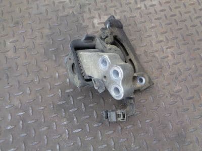 toyota avensis t27 - mount