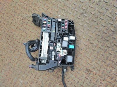 Toyota avensis t270 09-12 - fuse box