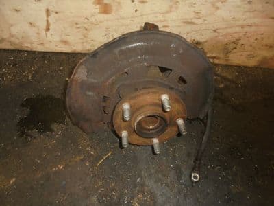 toyota avensis T270 2.0 d4d - drivers front hub  (2009-2012)