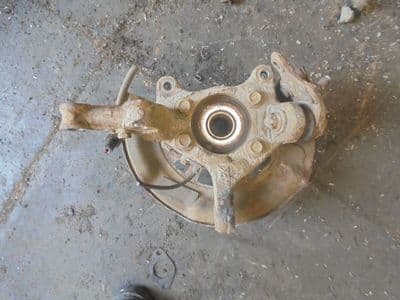 toyota avensis T270 2.0 d4d - passenger front hub