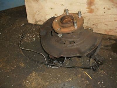 toyota avensis T270 2.0 d4d - passengers front hub  (2009-2012)