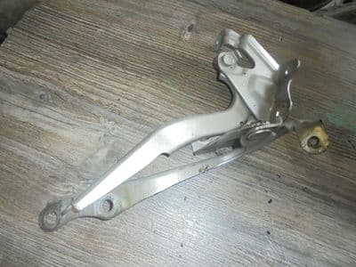 toyota avensis T270  - bonnet hinges (2009-2012)
