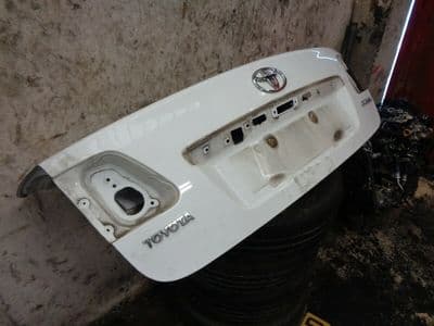 toyota avensis t270 - bootlid (2009-2012)