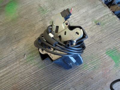 toyota avensis T270 - bootlid catch (2009-2012)