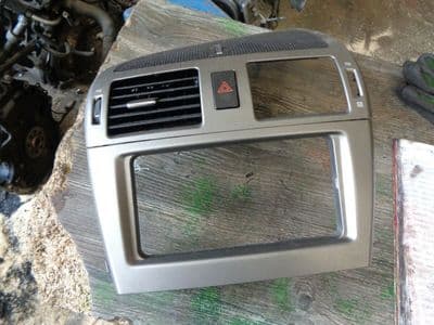 toyota avensis t270 - centre console fascia (2009-2012)