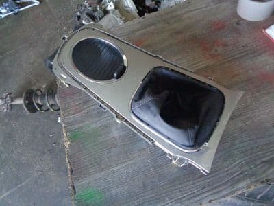 toyota avensis t270 - centre console fascia (2009 - 2014)