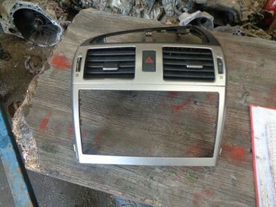 toyota avensis t270 - centre dash fascia (2012-2014)