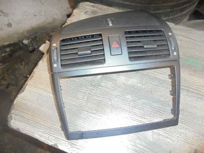 toyota avensis T270  - dash vent console (2009-2012)