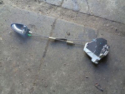 toyota avensis t270 - driver front door lock (2009-2014)