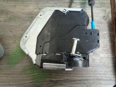toyota avensis t270 - driver rear door lock (2009-2012)