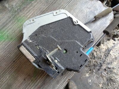 toyota avensis t270 - drivers door lock (2009-2012)