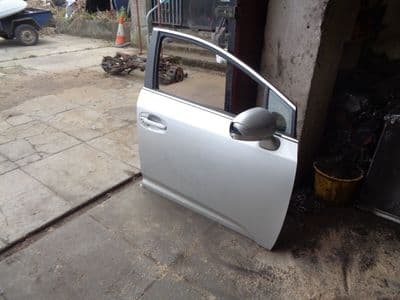 toyota avensis t270 - drivers front door (2009-2014) 1F7