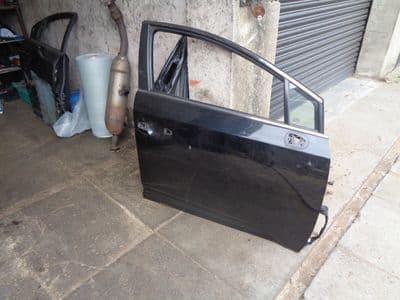 toyota avensis t270 - drivers front door (2011-2014) saloon