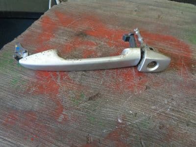toyota avensis T270 - drivers front door handle
