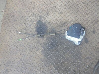 toyota avensis T270 - drivers front door lock