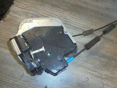 toyota avensis T270 - drivers rear door lock  (2009-2012)