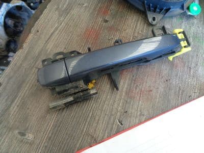 toyota avensis t270 - passenger front door handle (2009-2014) 8U7