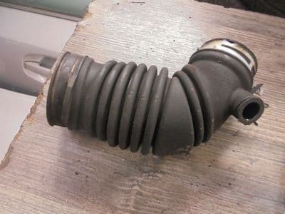 toyota avensis T4 2.2 d4d - air filter hose  (2009-2012)