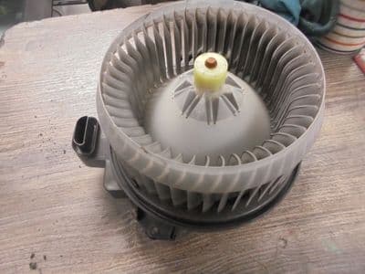 toyota avensis T4 - blower motor  (2009-2012)
