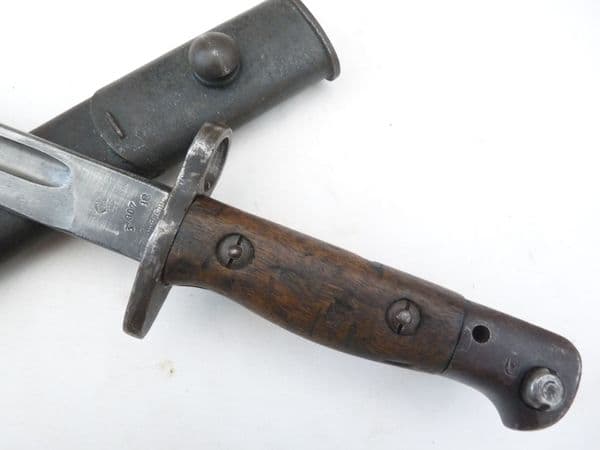 Australian issue Patt. 1907  Sanderson made bayonet and scabbard, 1918 dated