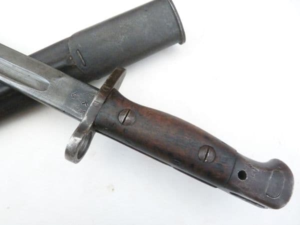 Australian issue Patt. 1907  Sanderson made bayonet and scabbard, 1918 dated