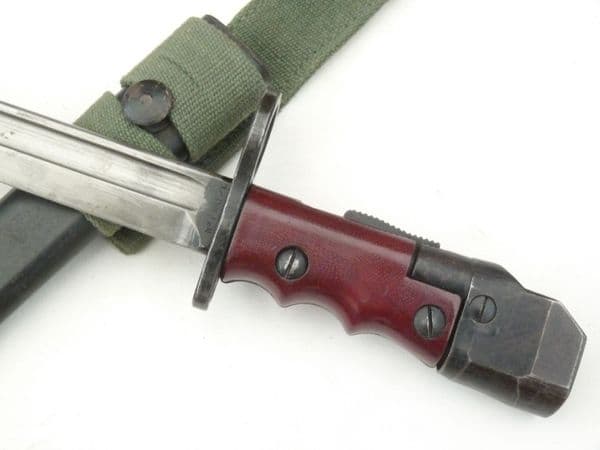 British no7 bayonet, scabbard and frog /1