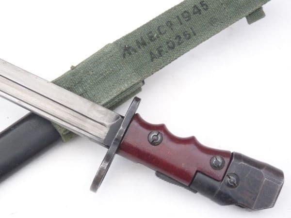 British no7 bayonet, scabbard and frog /1