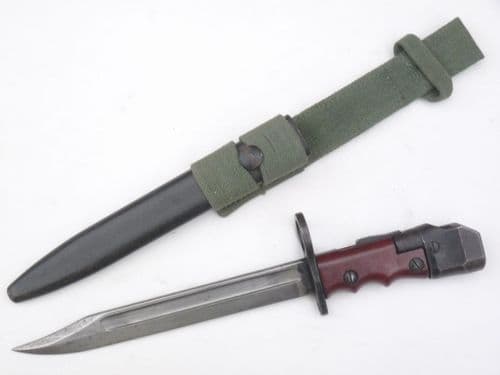 British no7 bayonet, scabbard and frog /1