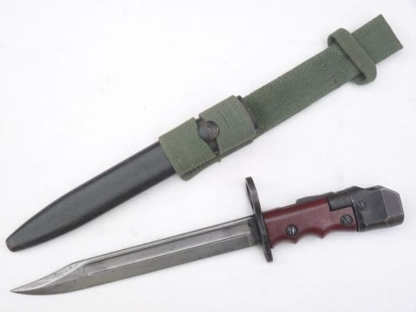 British no7 bayonet, scabbard and frog /1