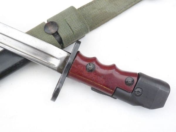 British no7 knife bayonet, scabbard, BSA M47 made, in frog