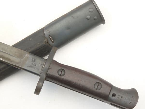 British Patt' 1907 Sanderson made bayonet and scabbard, 1918 dated,  RMI marked