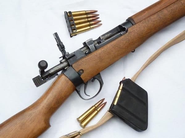 Deactivated Lee-Enfield no4 mk1 rifle British built 1945 dated SOLD