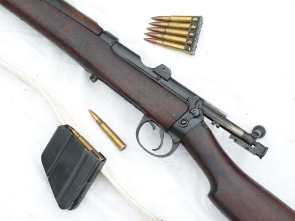 Deactivated Lee-Enfield SMLE Mk3* Ishapore 1940 dated, matching s/numbers  **SOLD**