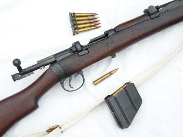 Deactivated Lee-Enfield SMLE Mk3* Ishapore 1940 dated, matching s/numbers  **SOLD**