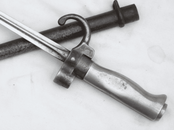French Lebel M1886 cruciform bayonet with quillon and scabbard /2  **SOLD**