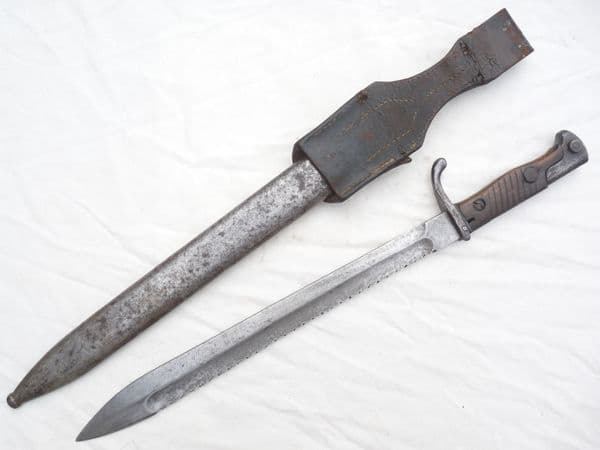 German S1898/05 S n/A 'Butcher sawback' bayonet and scabbard, 1917 dated