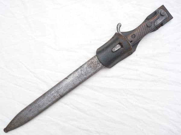 German S1898/05 S n/A 'Butcher sawback' bayonet and scabbard, 1917 dated