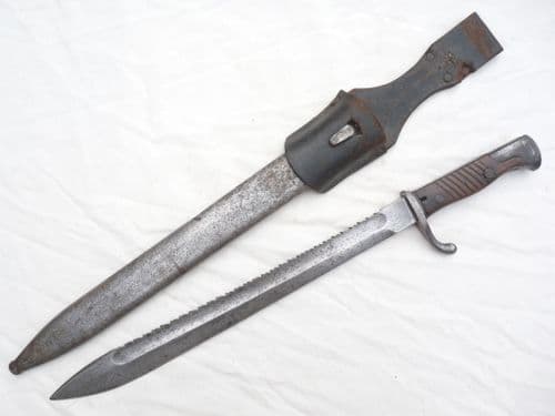 German S1898/05 S n/A 'Butcher sawback' bayonet and scabbard, 1917 dated