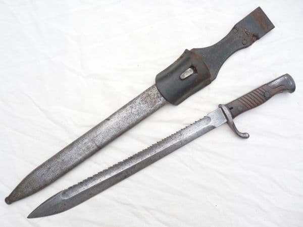 German S1898/05 S n/A 'Butcher sawback' bayonet and scabbard, 1917 dated