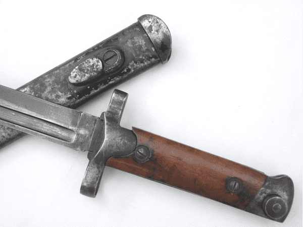 Italian M1938 bayonet and steel scabbard