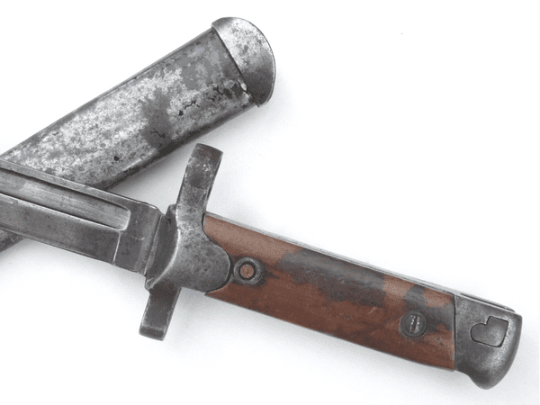Italian M1938 bayonet and steel scabbard