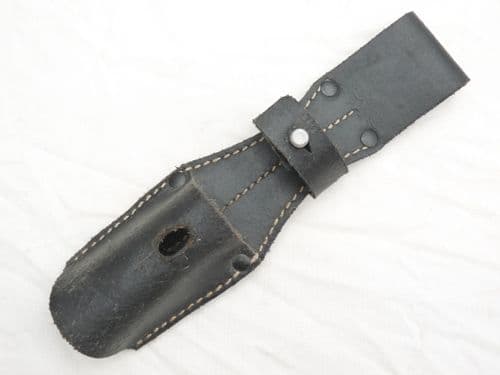 Repro German WW1 S1898/05 butcher bayonet black leather 'cavalry' frog
